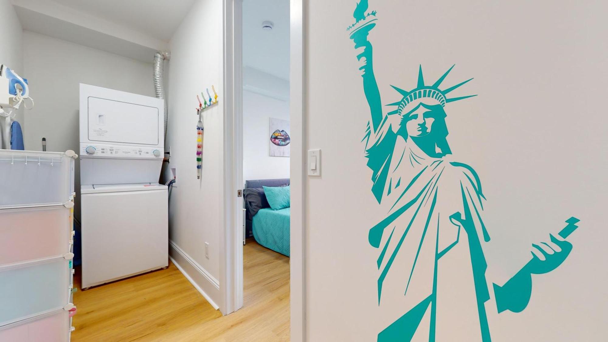 Appartamento Funky & Colorful Urban Getaway, 20 Minutes To Nyc Hoboken Esterno foto