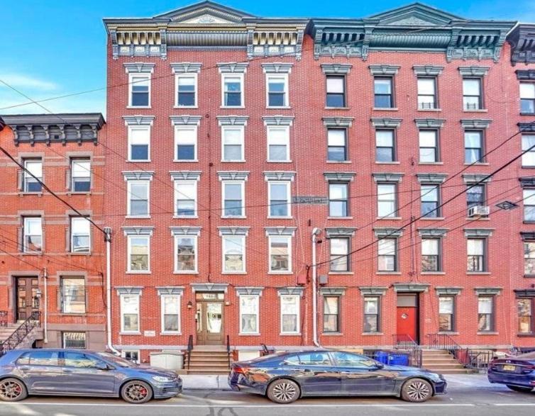 Appartamento Funky & Colorful Urban Getaway, 20 Minutes To Nyc Hoboken Esterno foto