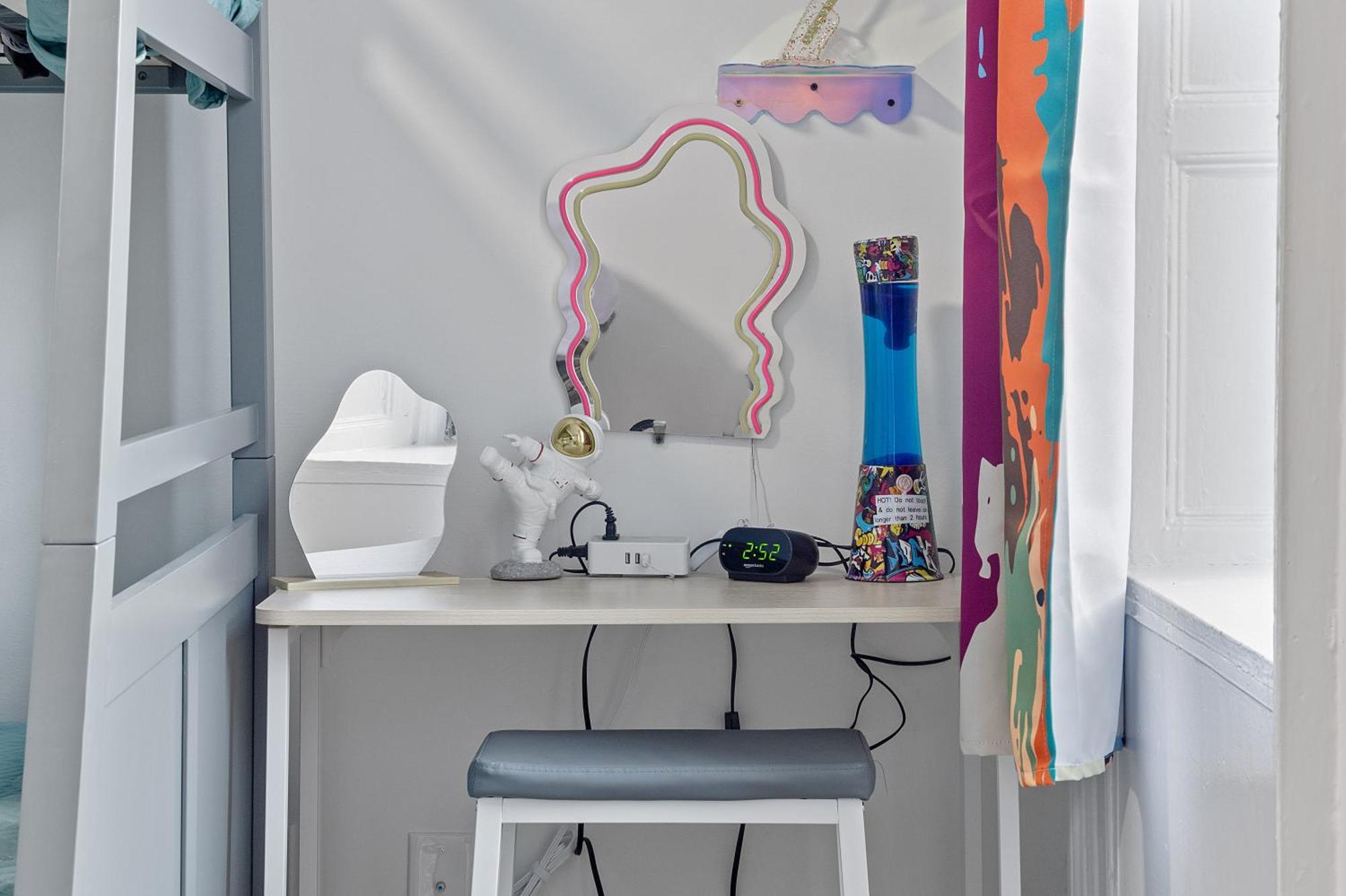 Appartamento Funky & Colorful Urban Getaway, 20 Minutes To Nyc Hoboken Esterno foto