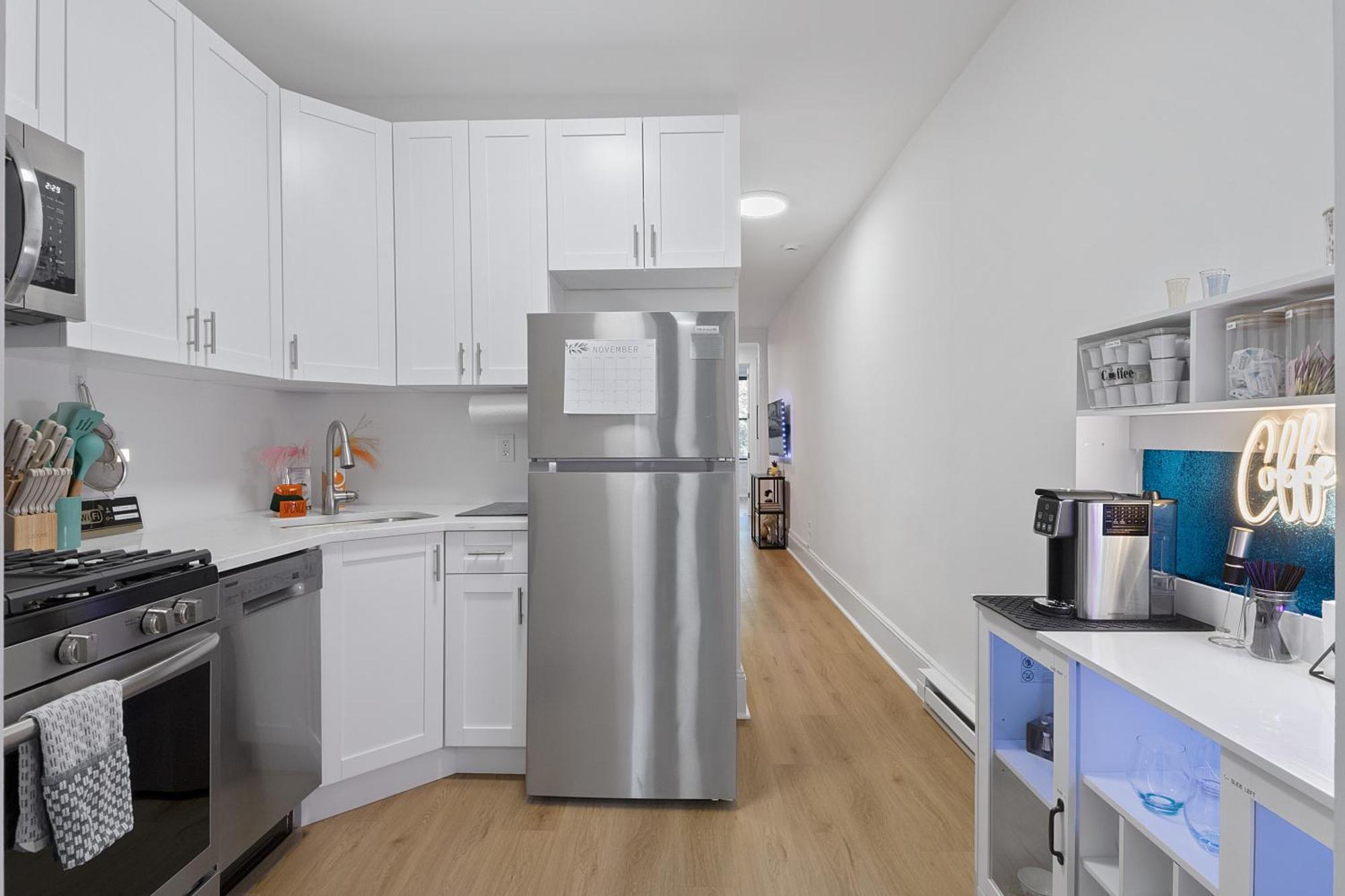 Appartamento Funky & Colorful Urban Getaway, 20 Minutes To Nyc Hoboken Esterno foto